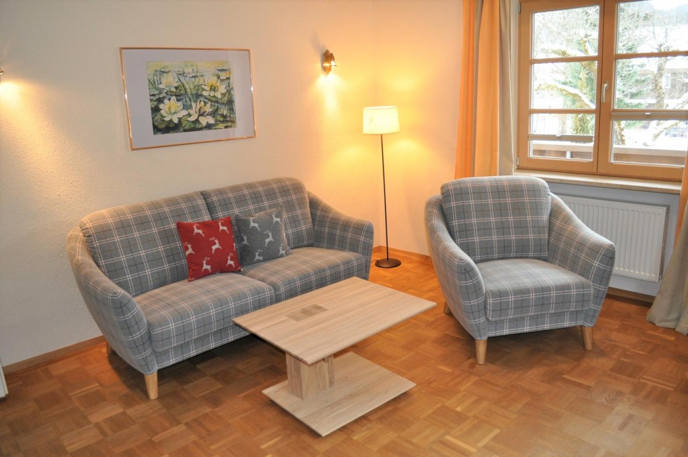 Wohnzimmer mit Südbalkon