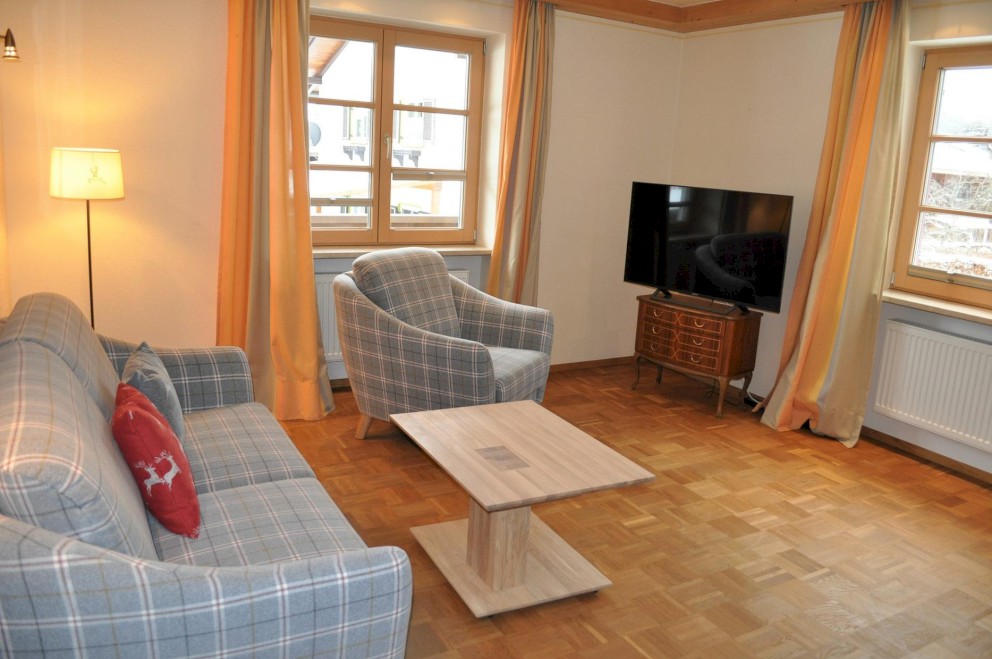 Wohnzimmer mit Südbalkon